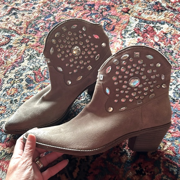 B. Makowsky Rhinestone Studded Jeweled Embellished Suede Cowgirl Ankle Booties 8 - Picture 1 of 6